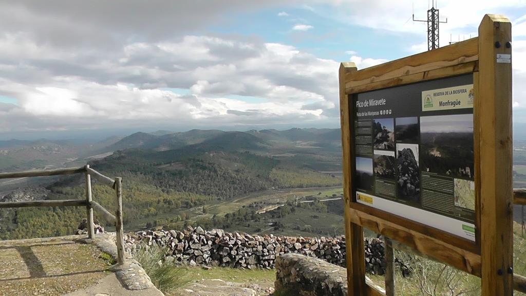 Penzion Los Montes Casas de Miravete Exteriér fotografie